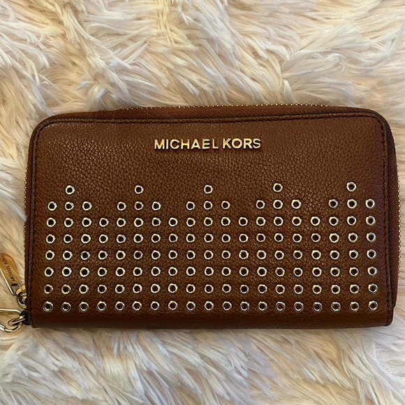 Michale Kors wristlet - Picture 1 of 7